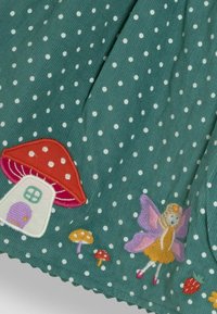 JoJo Maman Bébé FAIRY AND TOADSTOOL APPLIQUÉ - REGULAR FIT - Rochie de zi - green fairy toadstool applique