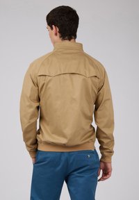 Ben Sherman SIGNATURE HARRINGTON - Bomberjakke - sand