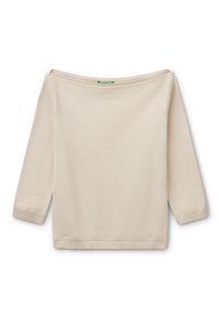 Ljust beige off-shoulder topp med trekvartsärmar, ribbat halsband och muddar, tillverkad av mjukt bomullsmaterial.