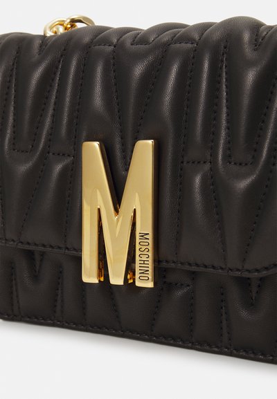 MOSCHINO GROUP QUILTED SHOULDER BAG - Keresztpántos táska - black