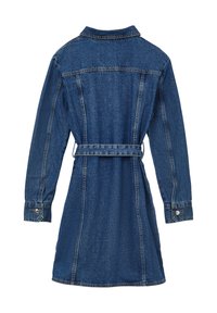 Abito in denim di colore blu scuro, con vita abbinata, colletto, maniche lunghe e dettagli cuciti lungo le cuciture.