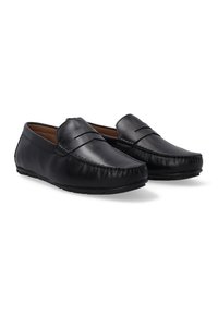 Sorte læder loafers med flad sål, syede detaljer og et fremtrædende bånd over toppen. Glat tekstur og rund tådesign.