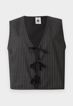 Mustad varrukateta vest vertikaalsete valgete triipudega ja kolm musta lipsuga sulgemist esiosal, kaeluse siseküljel brändisilt.