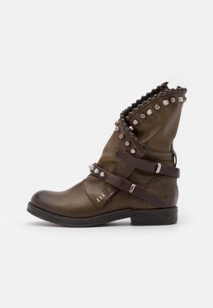 Kovbojské/motorkářské kotníkové boty - green