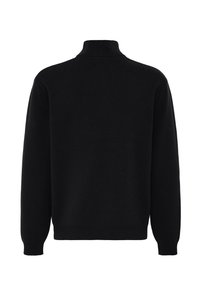 Pull en maille noir à manches longues avec poignets côtelés, ourlet et un col roulé côtelé haut, vu de dos.