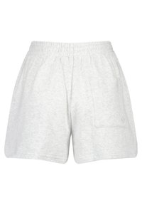 Světlé šedé šortky vyrobené z měkké, strukturované tkaniny; mají elastický pas a jednu postranní kapsu na pravé straně.