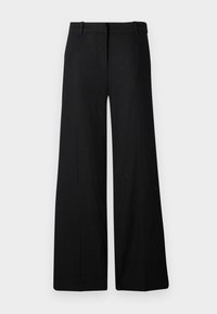 Pantalons larges noirs avec une texture lisse, présentant une taille structurée et un devant plat. Conçus pour un ajustement décontracté et confortable.
