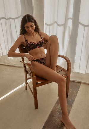 PETUNIA THONG - Perizoma - black/pink/red
