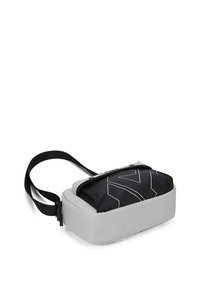 Borsa a tracolla nera e grigia con forma rettangolare, caratterizzata da un fondo liscio e una parte superiore texturizzata, accentuata da un design minimalista.