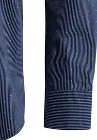 Marineblaues Hemd mit vertikalen weißen Streifen und kleinen Punkten. Glatter Stoff mit strukturiertem Bündchen und dezentem Glanz.