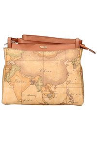 Borsa a mano in pelle marrone con design della mappa del mondo, texture liscia e chiusura con zip dotata di tracolla staccabile. Presente dettaglio del logo in oro.