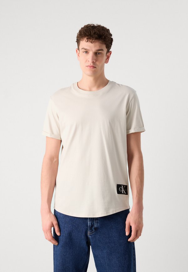 BADGE TURN UP SLEEVE - Basic T-shirt - moonbeam4
