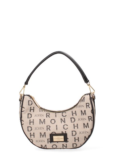 Borsa in tela con una forma curvata, sfondo beige, motivo testuale nero in bold, zip dorata e manico in pelle nera a contrasto.