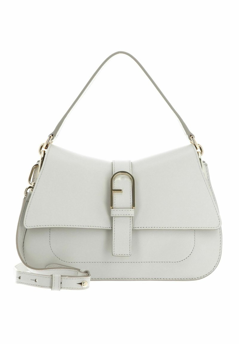 Borsa a tracolla in pelle bianca con forma strutturata e chiusura a ribalta. Accenti di hardware dorato e tracolla regolabile inclusi.
