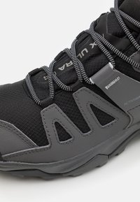 Salomon Trekingové boty - black