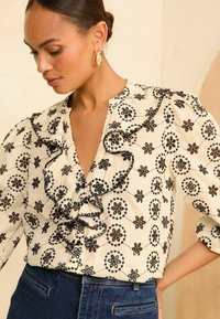 Love & Roses V NECK BRODERIE  - REGULAR FIT - Blúzka - black white