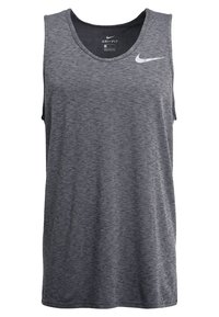 Débardeur de sport Nike Dri-FIT gris sans manches avec une texture chinée et un logo Nike swoosh blanc sur la poitrine droite.