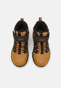 Geox FLEXYPER B - Boots à talons - black/dark yellow