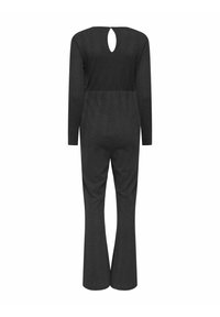 Jumpsuit noir à manches longues, jambes évasées et détail en forme de trou de serrure au dos. Fabriqué dans un matériau doux et extensible avec une texture lisse.