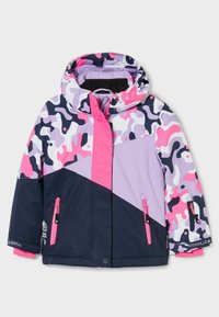 Barevná parka s maskáčovým vzorem v růžových, fialových a námořnických sekcích. Má kapuci, kapsy na zip a diagonální barevné blokování.