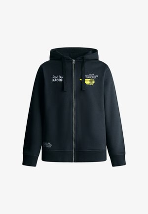 Sudadera con cierre en color negro y capucha con cordón. Presenta logotipos en blanco y amarillo, puños y bajo acanalados, confeccionada en tejido suave.