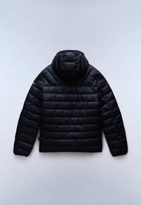 Veste matelassée noire avec piqûres horizontales, manches longues et capuche attachée, vue de dos sur un fond gris clair.
