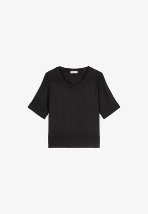 Top de punto negro de manga corta con cuello redondo y puños y dobladillo acanalados, presentado sobre un fondo blanco.