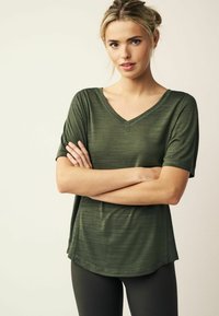 Next - SHORT SLEEVE V-NECK - Basic póló - mottled green Miniatűr kép 1