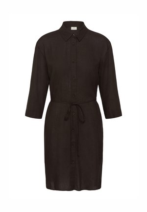 Čierne košeľové šaty dĺžky po kolená s tromi štvrťovými rukávmi, zapínaním na gombíky vpredu, špicatým golierom a opaskom viazaným v páse.