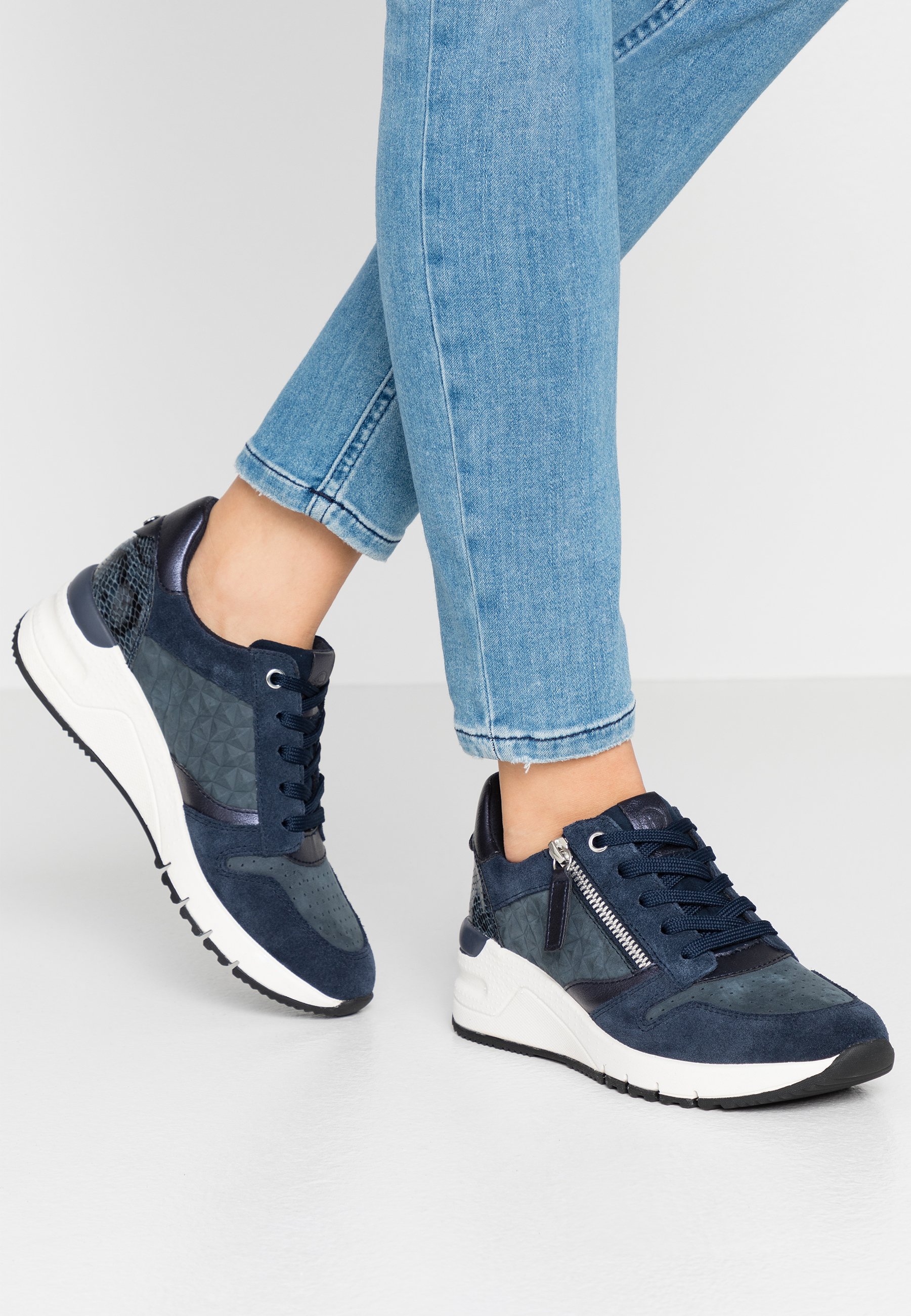 Tamaris lage sneakers blauw - Vindjeschoen.nl