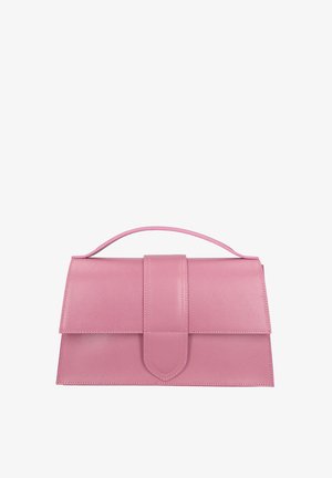 Borsa in pelle rosa con un design strutturato, chiusura a pattina e manico superiore. Texture liscia con un colore uniforme e senza motivi visibili.
