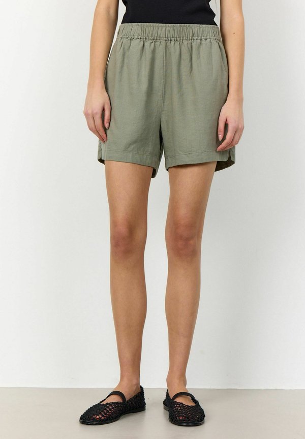 LR-NAJA 8 - Shorts - dark moss