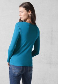 Cecil MIT RUNDHALS - Langarmshirt - blau