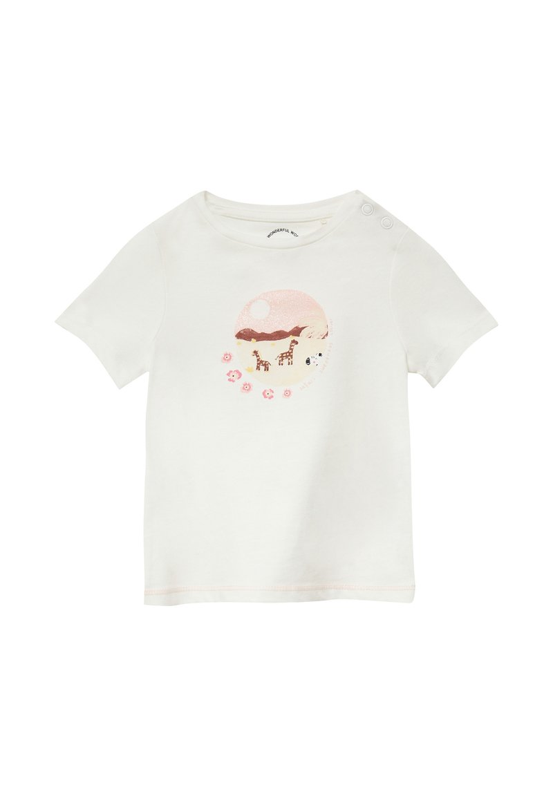 Witte T-shirt met korte mouwen van zacht materiaal, met een bedrukte afbeelding van een zonsondergang met giraffen en bloemen. Inclusief drukknopen op de schouders.