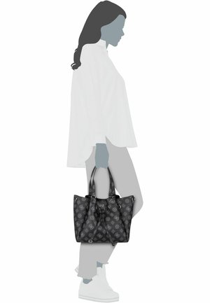 Sac à main noir avec un design à motifs, comportant deux poignées courtes, une fermeture à cordon et des accents en métal argenté.