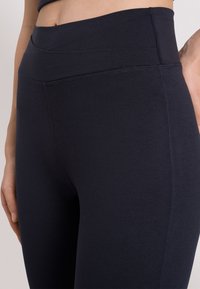 OCEANSAPART DAHLIA FLARED - Broek - black