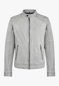 Giubbotto di pelle grigio chiaro con pannelli imbottiti sulle spalle, cerniera frontale, tasche con zip e colletto con bottone a pressione.