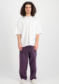 Alpha Industries LOGO - Nyomott mintás póló - white