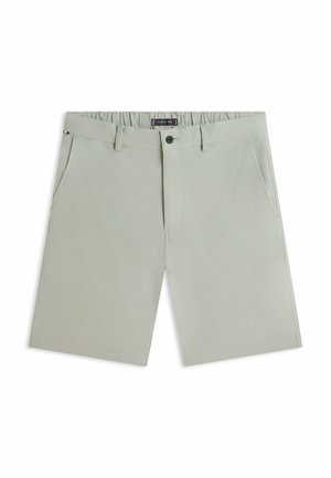 Pantalones cortos casuales para hombre en gris claro con bolsillos delanteros, cierre de botón, cintura elástica y trabillas para cinturón, dispuestos planos sobre un fondo blanco.