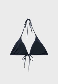Haut de bikini triangle noir avec col halter et lanières nouées devant sur un fond clair.