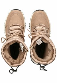 Bottes à lacets beiges avec un col rembourré et doublé en fausse fourrure. Matériau doux semblable à du daim. Semelles en caoutchouc noir et détails en métal argenté.