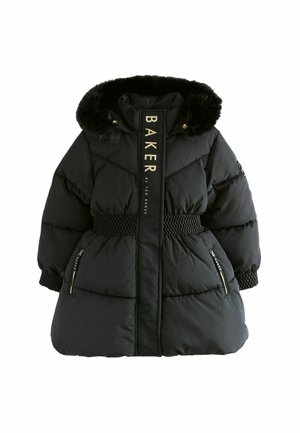 Parka noire duveteuse avec capuche en fausse fourrure, détail en logo doré, taille élastique et poches latérales zippées avec poignets texturés.