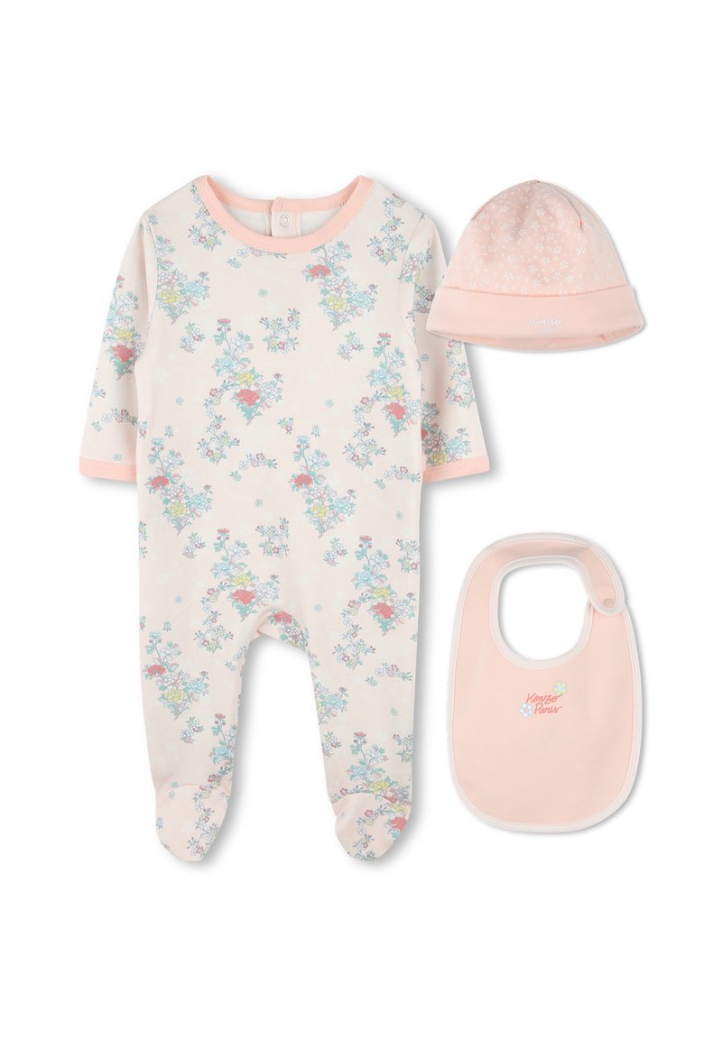 Combi short à motifs floraux en coton doux avec des bords rose, bonnet à pois assorti et bavoir rose uni avec logo.