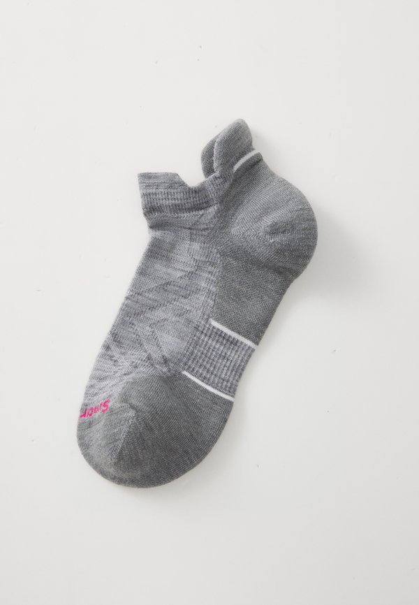 WOMENS RUN TARGETED CUSHION LOW ANKLE SOCKS - Sports socks