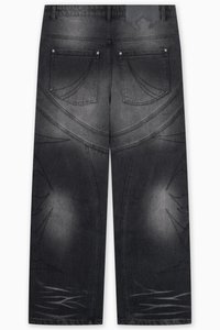 Jeans din denim negru cu un finisaj decolorat, având cinci buzunare, cusături curbe și accente de design subtile pe buzunarele din spate și pe genunchi.
