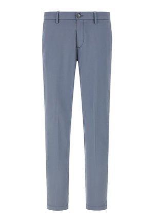 Pantaloni azzurri chiari realizzati in tessuto liscio, con frontale piatto, zip e chiusura con un solo bottone. Vestibilità slim con tasche laterali.