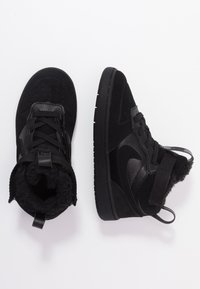 Nike Sportswear COURT BOROUGH MID WINTERIZED  - Čevlji za dojenčke - black/white