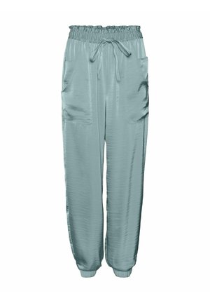 Lichtblauwe satijnen trainingsbroek met een elastische tailleband, koord en elastische enkels; voorzien van twee zijzakken voor extra gemak.