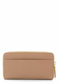 Beigen värinen nahkainen lompakko, jossa on ulkopuolinen liukupussi ja ommellut yksityiskohdat, valkoista taustaa vasten esitettynä.