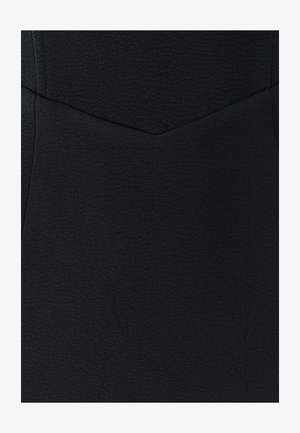 Tissu noir texturé avec une finition lisse, présentant une forme ajustée et des coutures angulaires. Pas de motifs visibles ni de détails matériels.